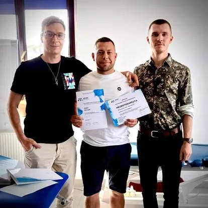 Wręczenie dyplomu neuroterapeuty po zakończonym kursie